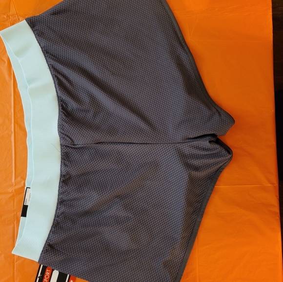 Shorts - Picture 2 of 6